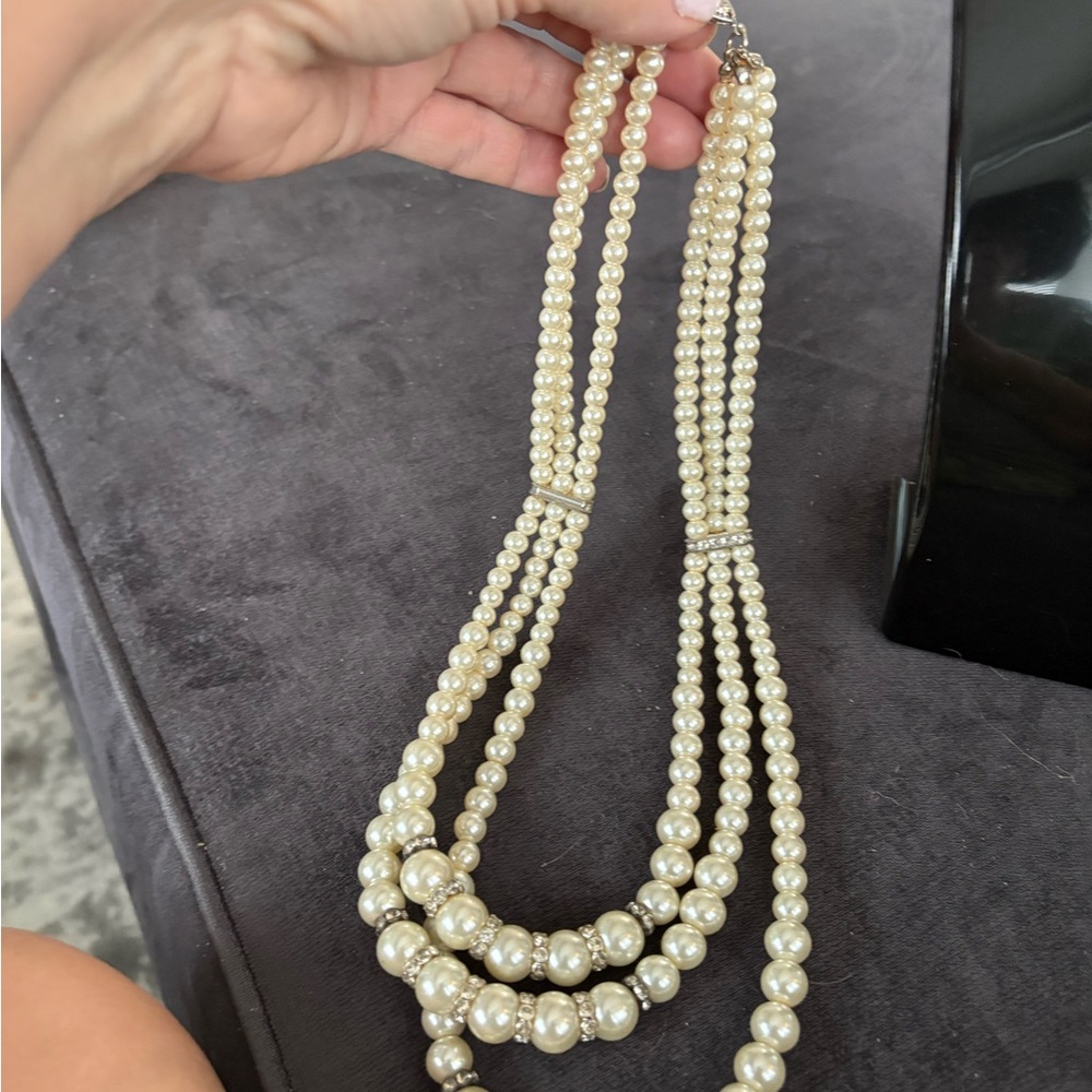 BLACK FRIDAY SALE 🖤🖤🖤. For that Grandmom/MumMum/Mom. 3 Strand Pearl Necklace